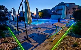 Apartments Lea With Pool